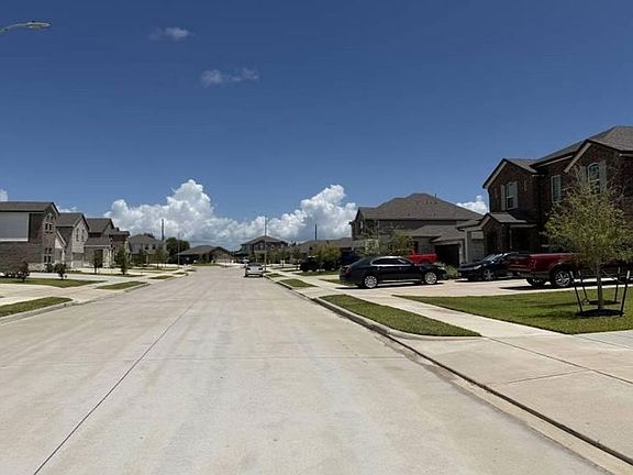 Exterior Neighborhood (street photo)