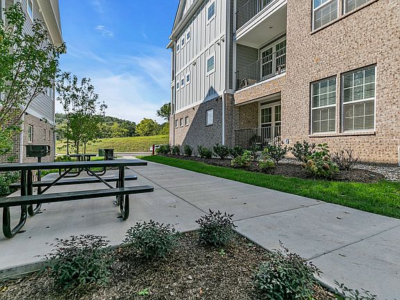 5th image of 6000 Shadow Green Dr #6102