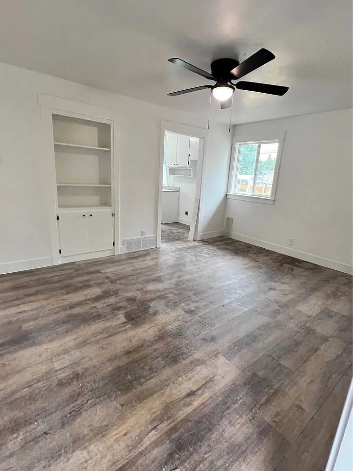 2 bed, 700 sqft, $1,050 — Photo 2