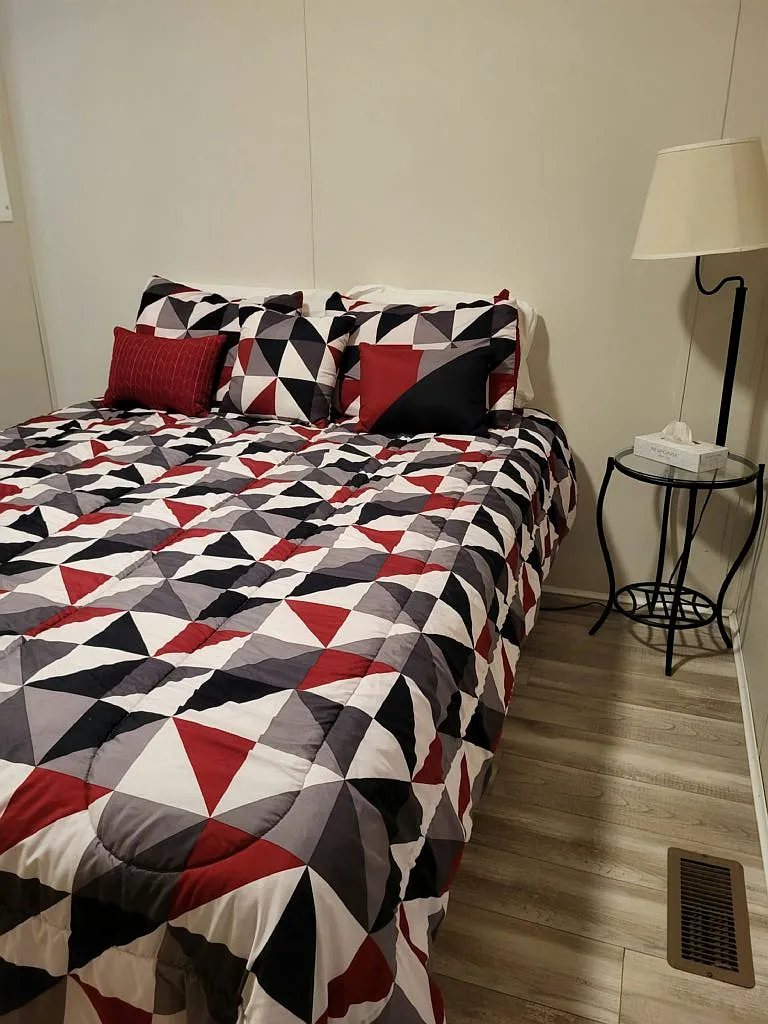 1 bed, 1.0 bath, 396 sqft, $1,300 — Photo 4