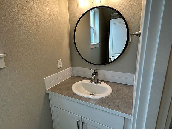 4th image of 2558 NW Hemlock Way
