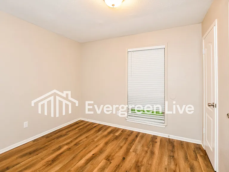 803 Catherine Ln — Photo 11