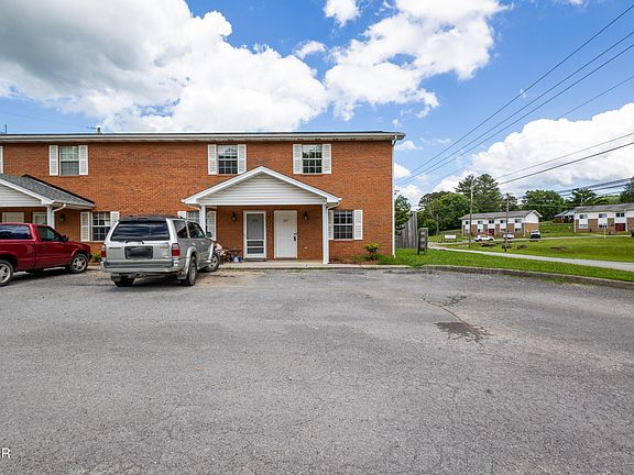 2nd image of 289 Main St