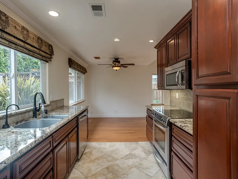 2256 Emerald Hills Cir — Photo 10