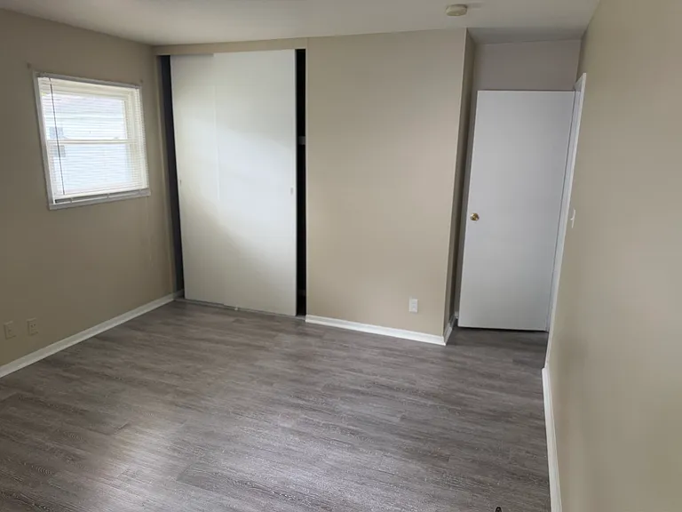 886 Lancaster Ave — Photo 10