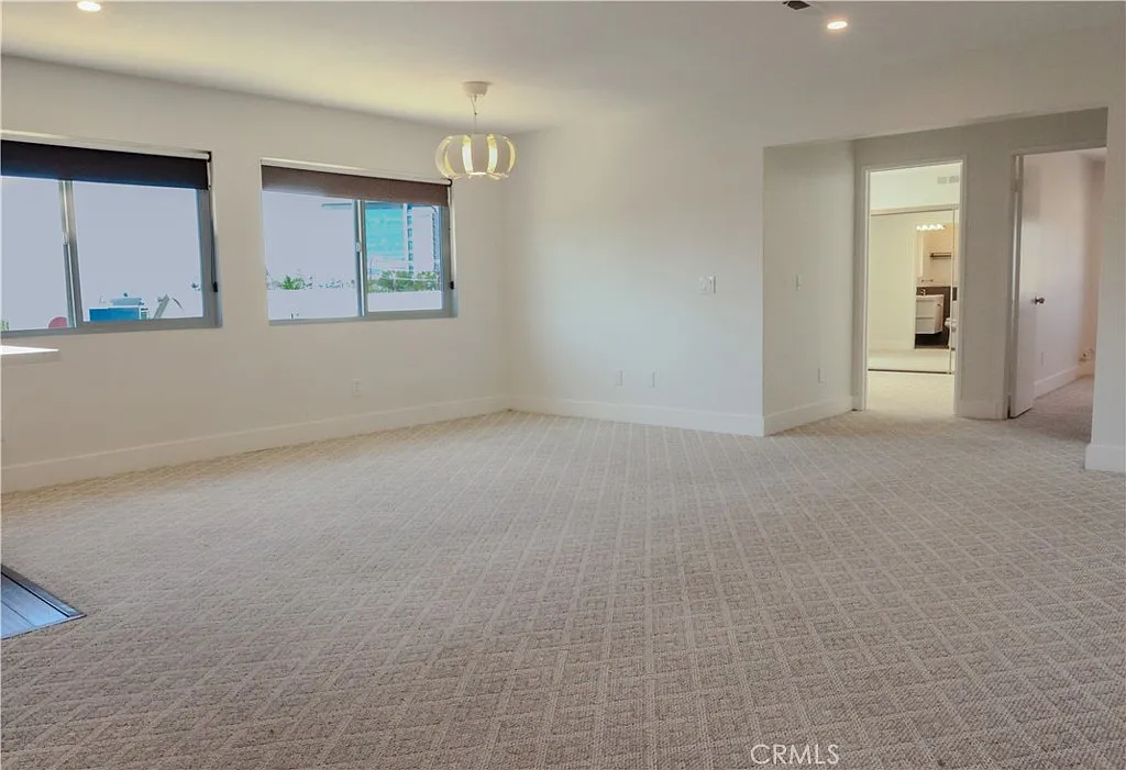 2 bed, 1200 sqft, $5,250 — Photo 1