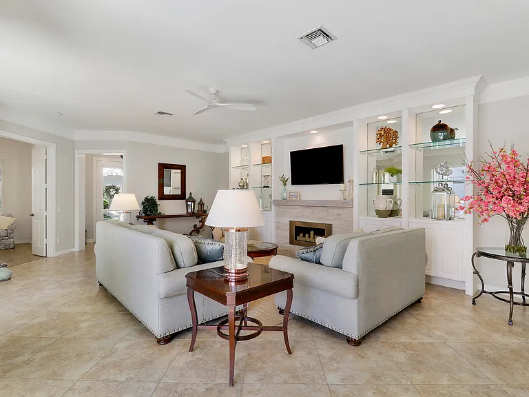 511 Sweet Bay Cir — Photo 11