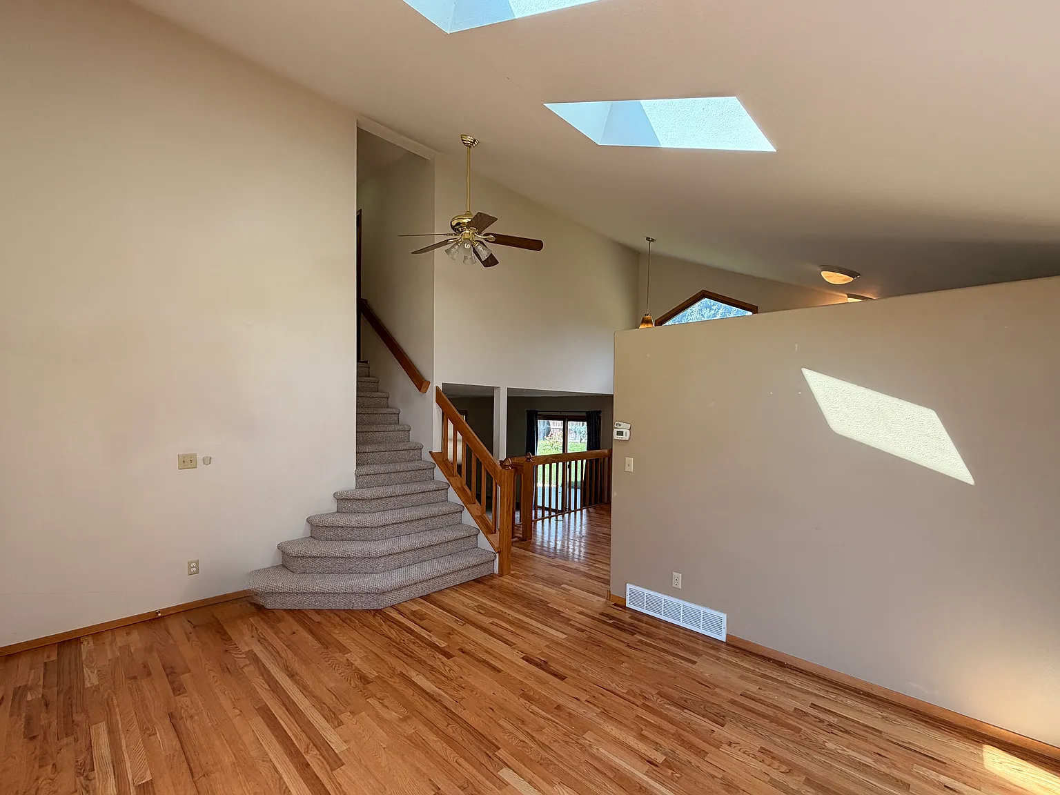 3 bed, 2.5 bath, 1592 sqft, $2,800 — Photo 4