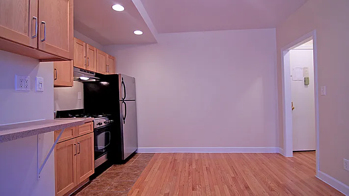 Rented by Tryax Realty Management | media 7