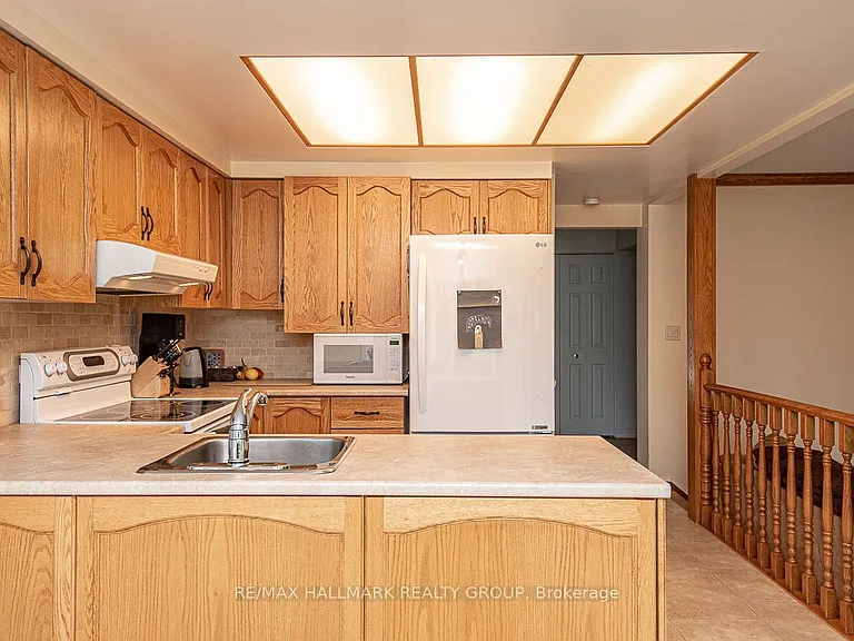 18 Hesse Cres — Photo 9