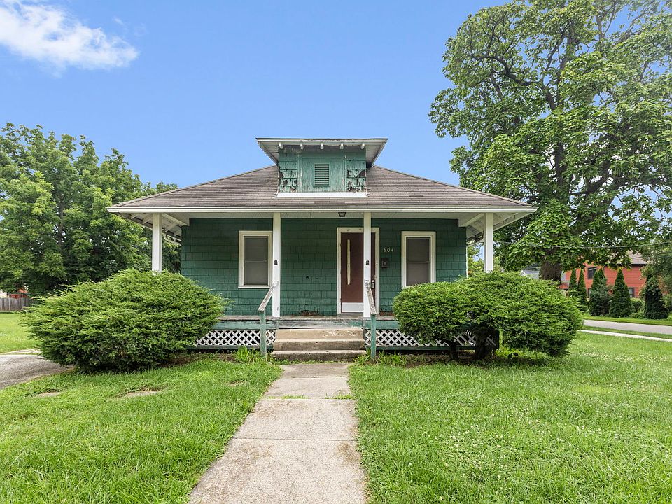 1st image of 604 N Prairie St