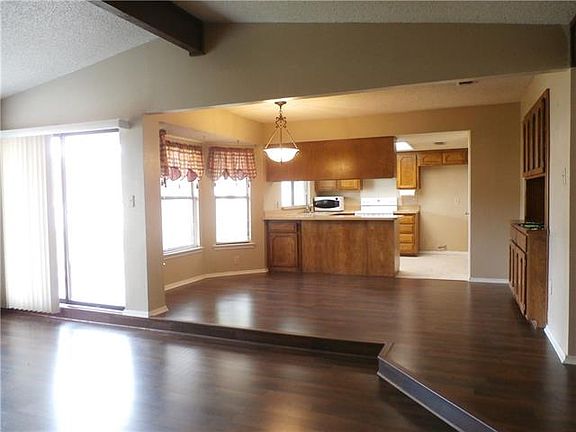 2nd image of 7505 Meadowlark Ln N