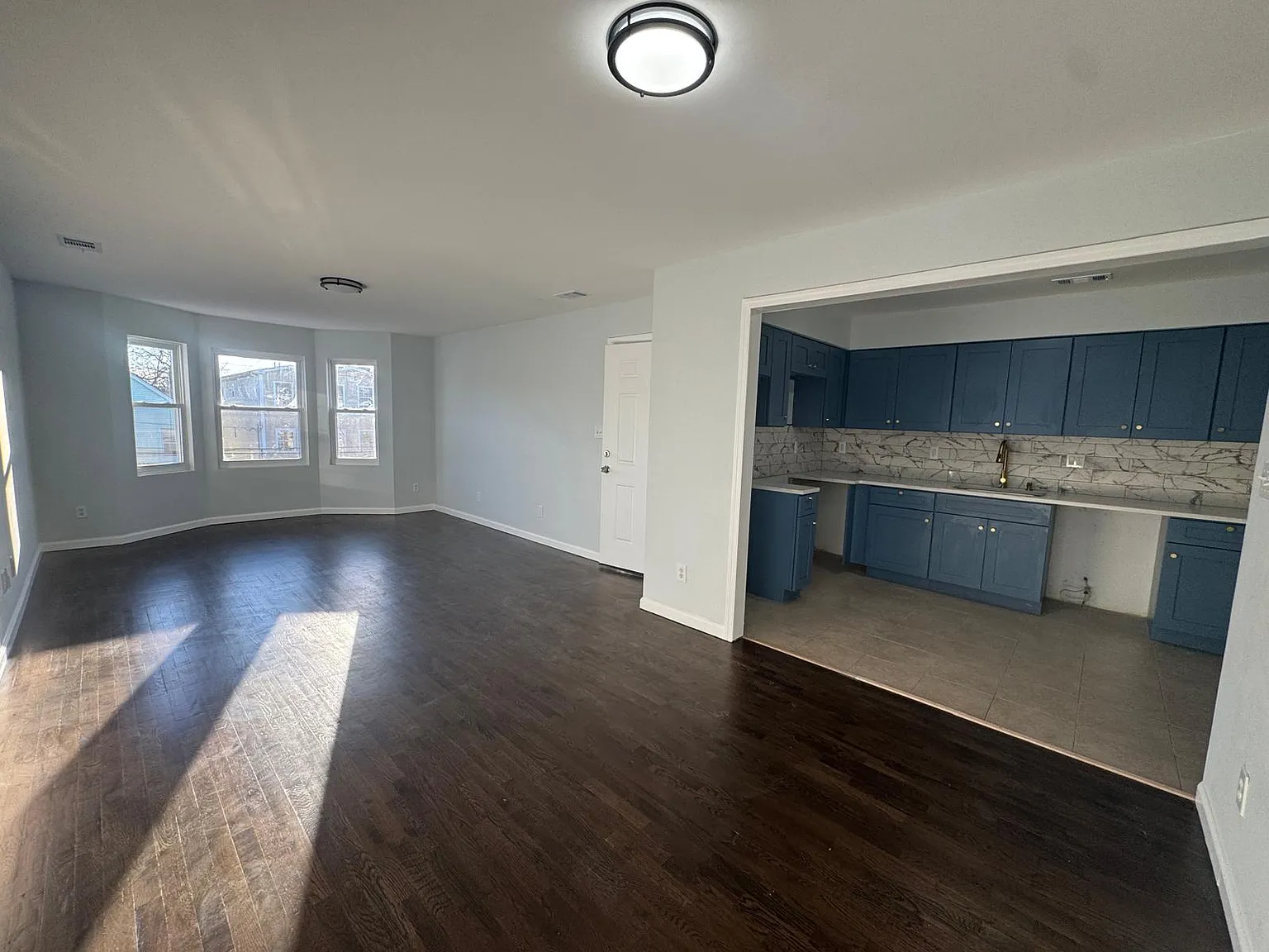 5 bed, $4,500 — Photo 2