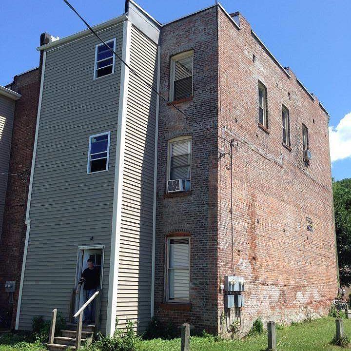 2nd image of 125 Hill St