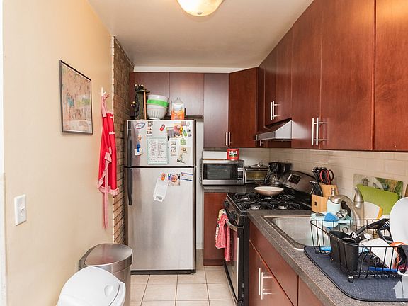 2nd image of 803 W Oakdale Ave APT 2