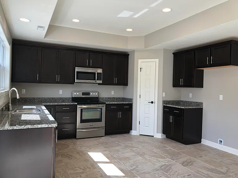 7414 Pemberton Dr — Photo 6