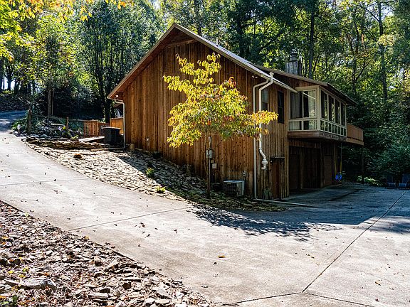 5th image of 930 Chris Haven Dr N