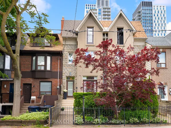 374 Lippincott St, Toronto, ON M5S 2P7