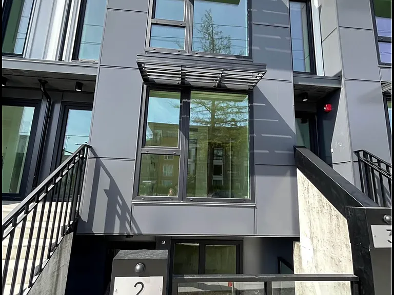 324 E Ridgeway Ave — Photo 1