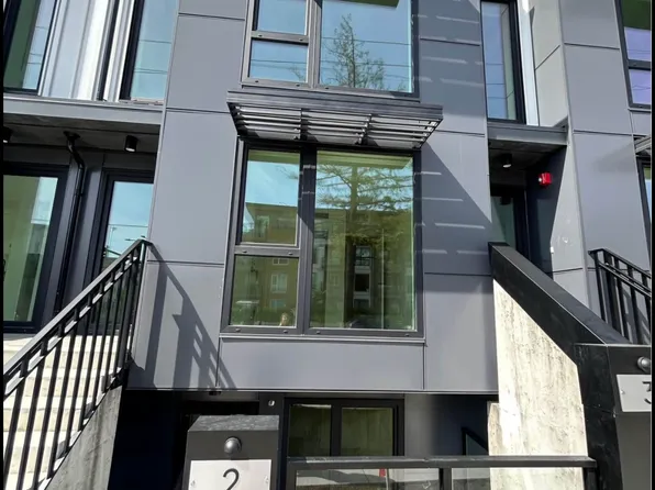 324 E Ridgeway Ave, North Vancouver, BC V7L 0K3