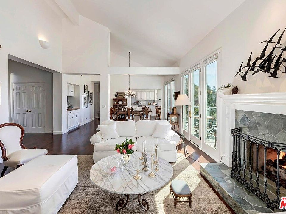 1st image of 2034 Palisades Dr
