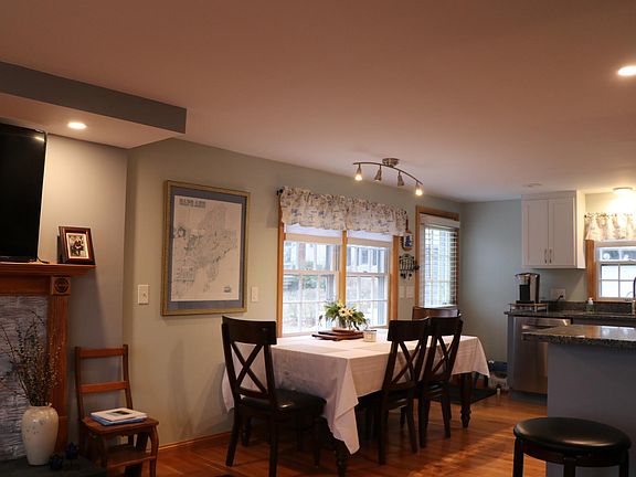 Dining area, counter area and kitchen