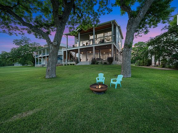 3rd image of 1002 Pecan Circle