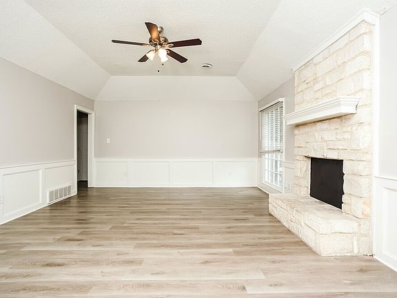 3rd image of 4134 Glenroy Dr