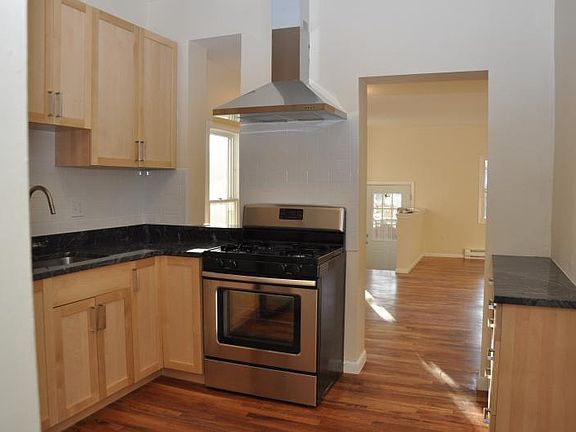 3rd image of 451 N Marion St