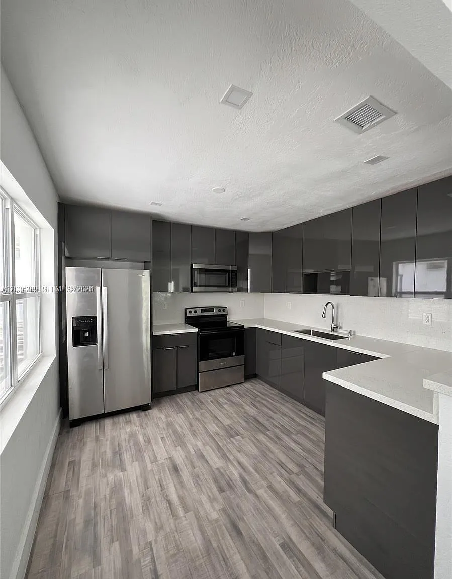 2 bed, 2294 sqft, $2,600 — Photo 4