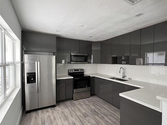 4th image of 2847 Polk St #1