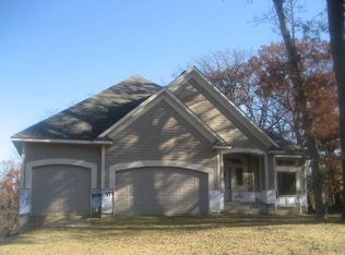 2723 Ashbourne Rd, Wayzata, MN 55391