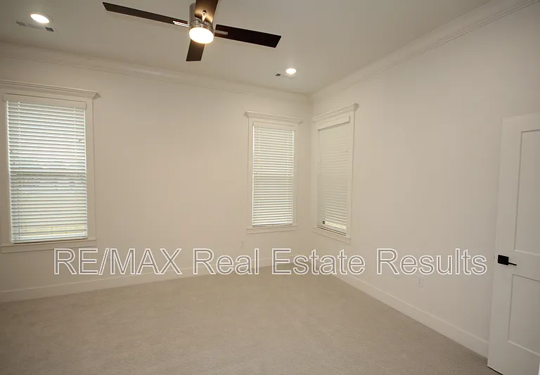 1900 W Saddlebrook Ln — Photo 17