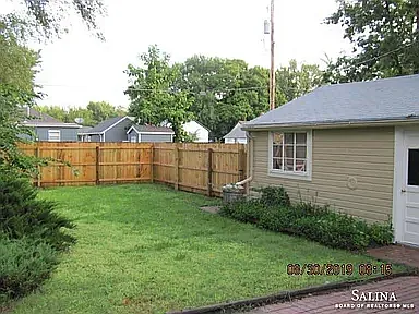 221 E Kirwin Ave — Photo 4