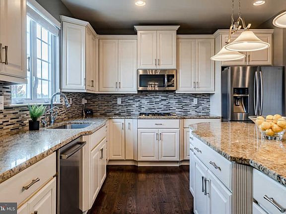 4th image of 237 Patriot Ln