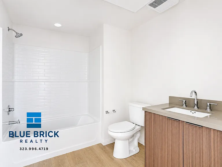 326 Robinson St #502 — Photo 10
