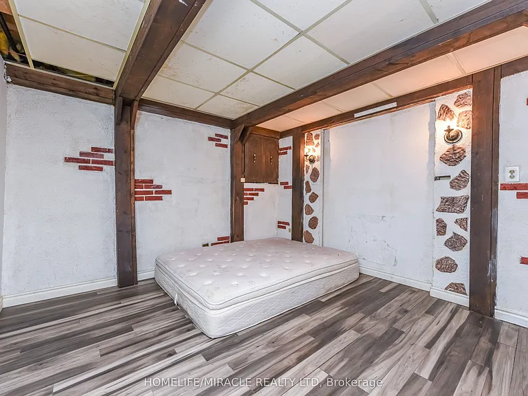 72 Carleton Pl #72 — Photo 48