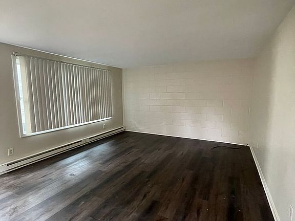 4th image of 320 E Cherry St APT 4