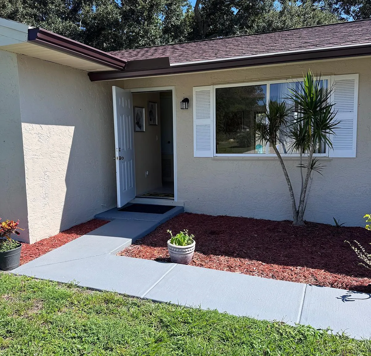 2 bed, 1.0 bath, 904 sqft, $1,900 — Photo 3