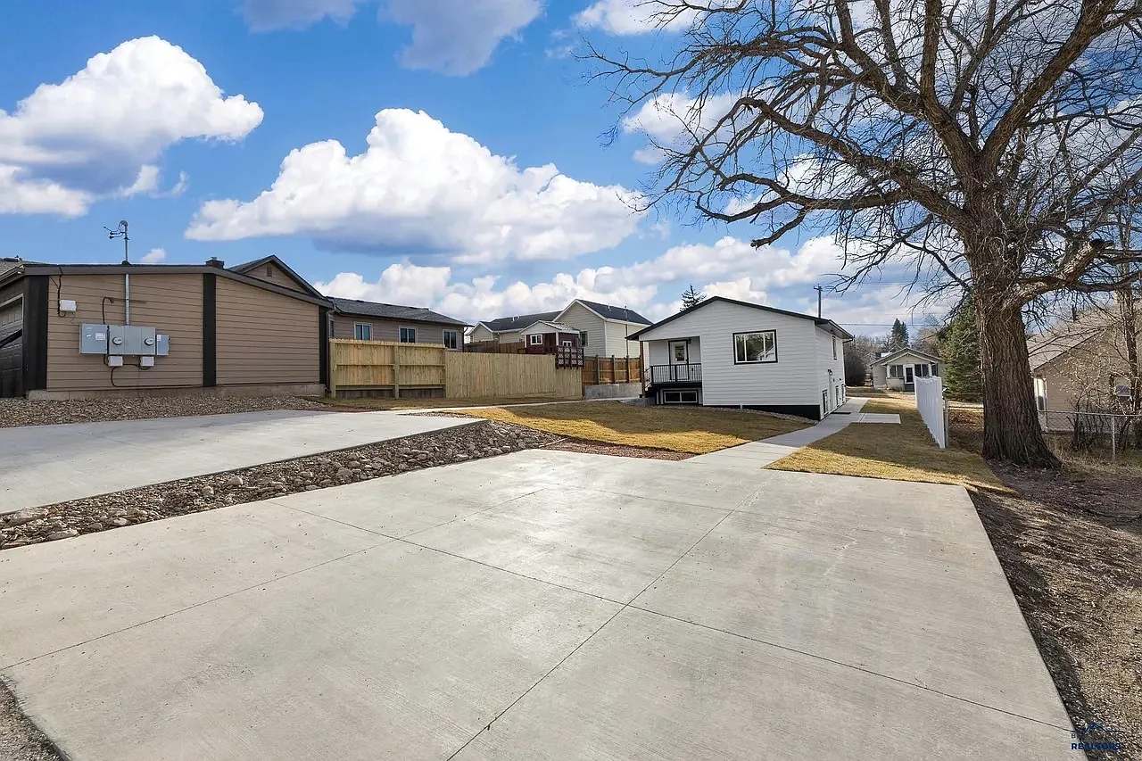 3 bed, 1244 sqft, $1,750 — Photo 2