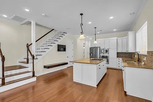1423 Colorado St Photo 1