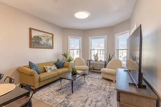 3049 N Avers Ave #2 — Photo 17