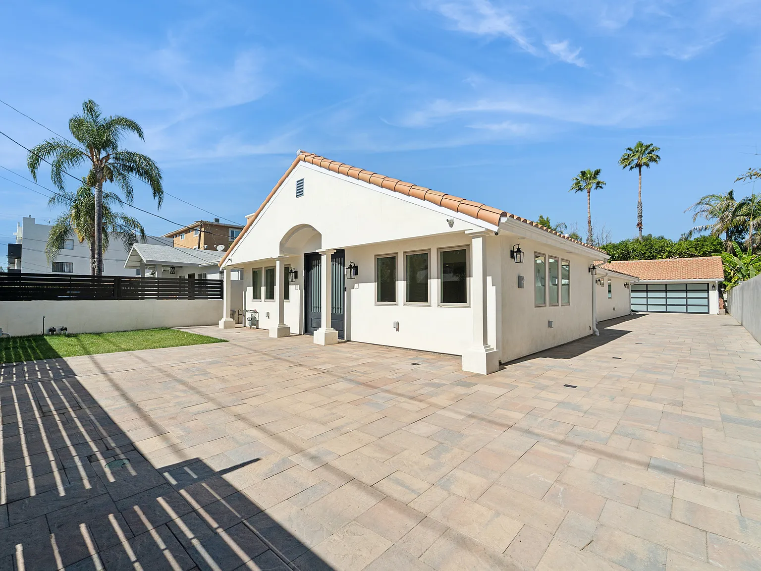 4 bed, 4.5 bath, 2320 sqft, $9,950 — Photo 4