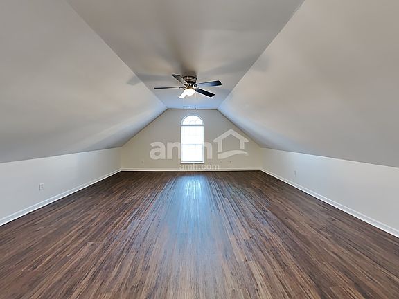 3rd image of 2936 Greentree Dr
