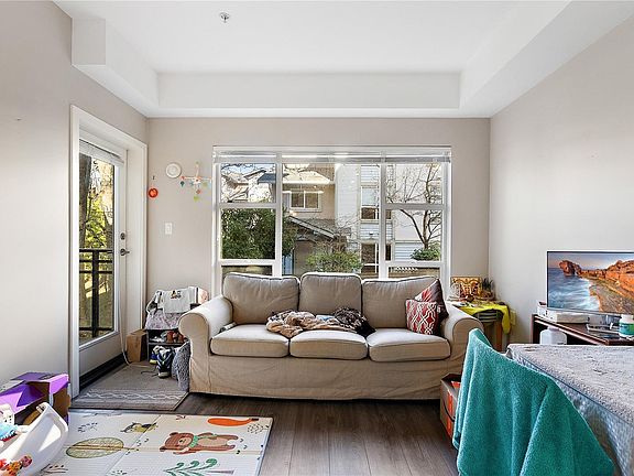 3rd image of 1018 Inverness Rd #301