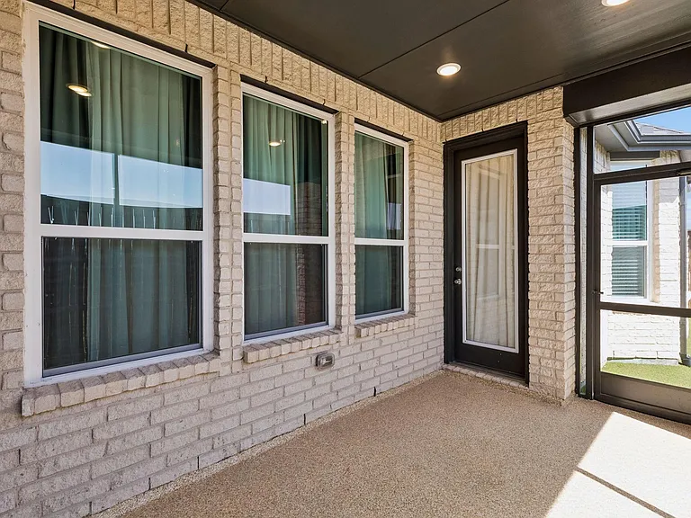 1613 Sandhill Ln — Photo 14