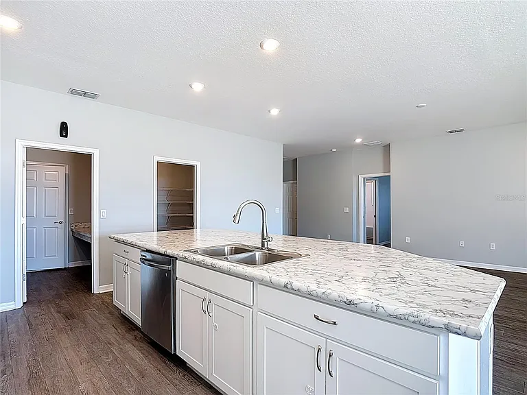840 Sydney St — Photo 11