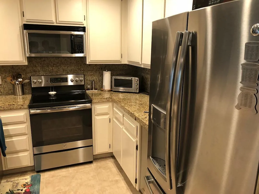 2 bed, 1016 sqft, $3,200 — Photo 2