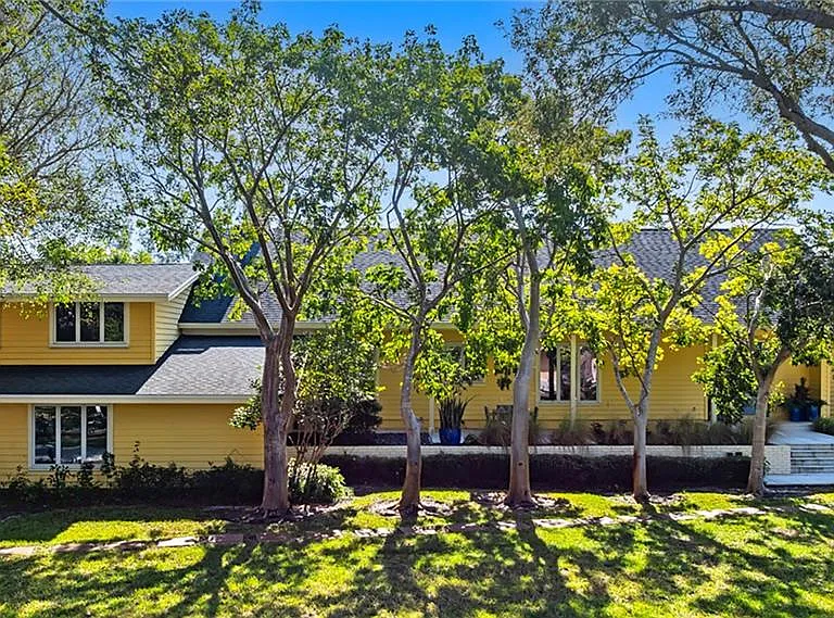 586 Yucca Rd — Photo 3