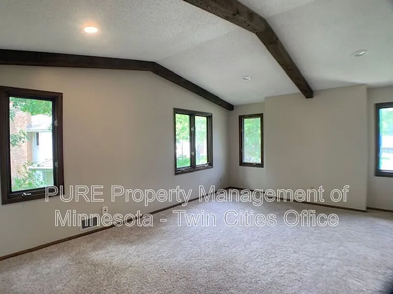 7420 Hyde Park Cir — Photo 4